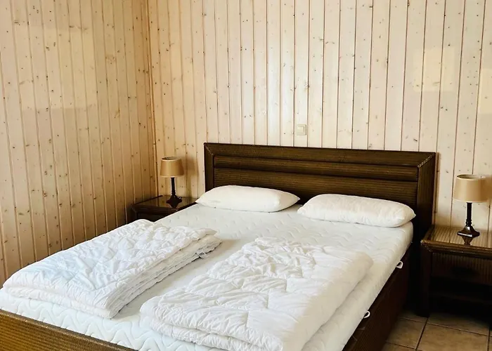 בית נופש Schloss Dankern Fuer 6 Personen *